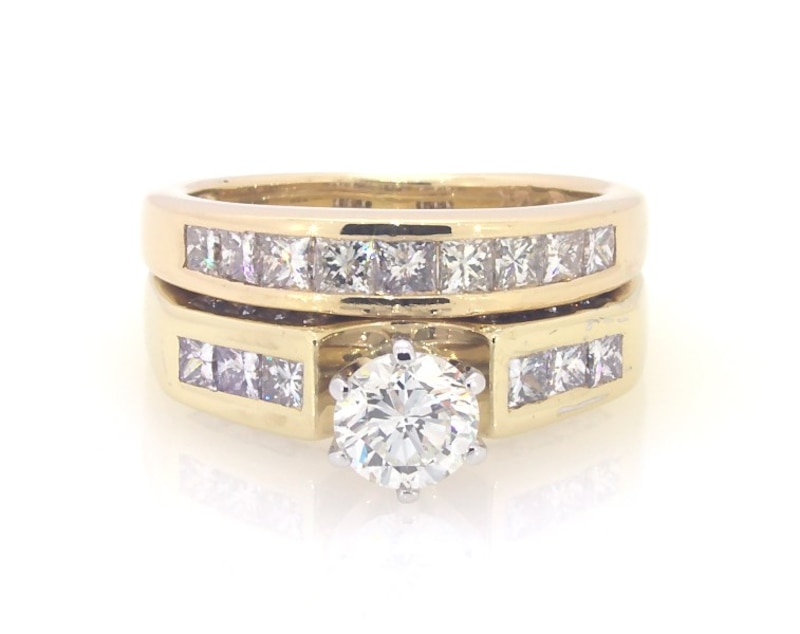 Main Image 1 of Previously Owned Round-Cut Diamond Bridal Set 1-5/8 ct tw 14K Yellow Gold Size 4.5