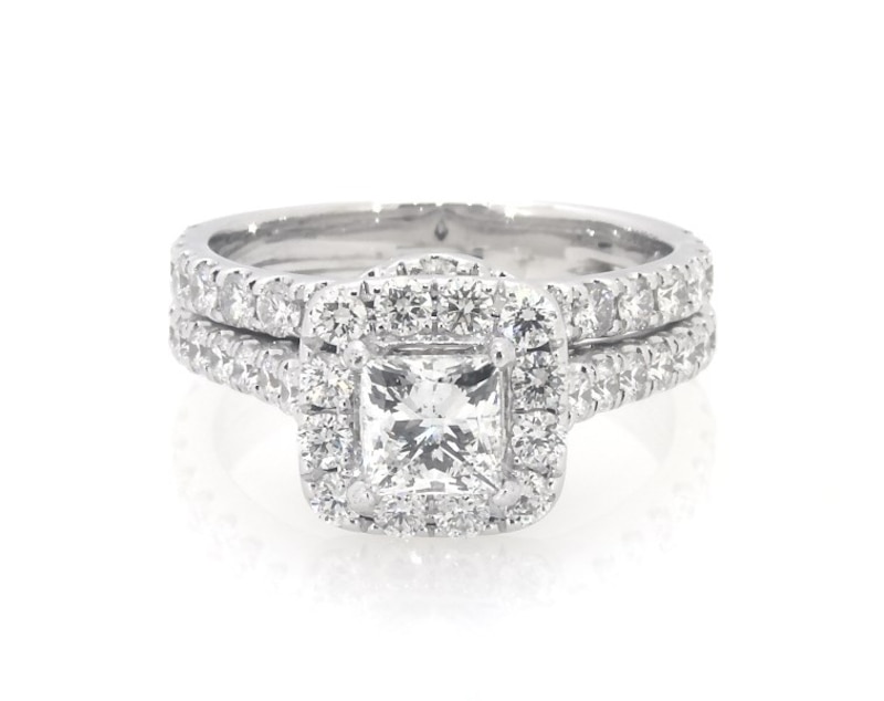 Main Image 1 of Previously Owned Neil Lane Princess-Cut Diamond Halo Bridal Set 2-5/8 ct tw 14K White Gold Size 8.25
