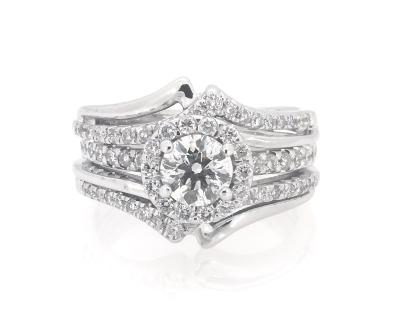 Main Image 1 of Previously Owned Round-Cut Diamond Halo Bridal Set 1 ct tw 14K White Gold Size 3.75