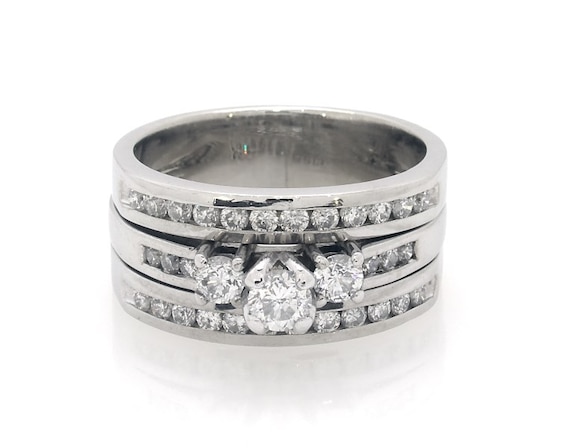 Previously Owned Round-Cut Diamond Three-Stone Bridal Set 7/8 ct tw 14K White Gold Size 7.5