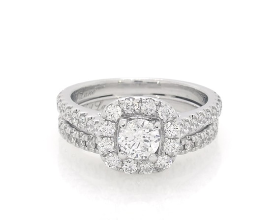 Previously Owned Neil Lane Round-Cut Diamond Halo Bridal Set 1-3/8 ct tw 14K White Gold Size 6.5