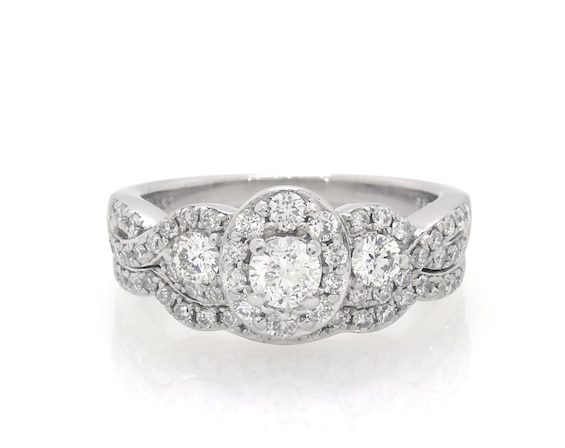 Previously Owned Round-Cut Diamond Three-Stone Bridal Set 7/8 ct tw 14K White Gold Size 5.75