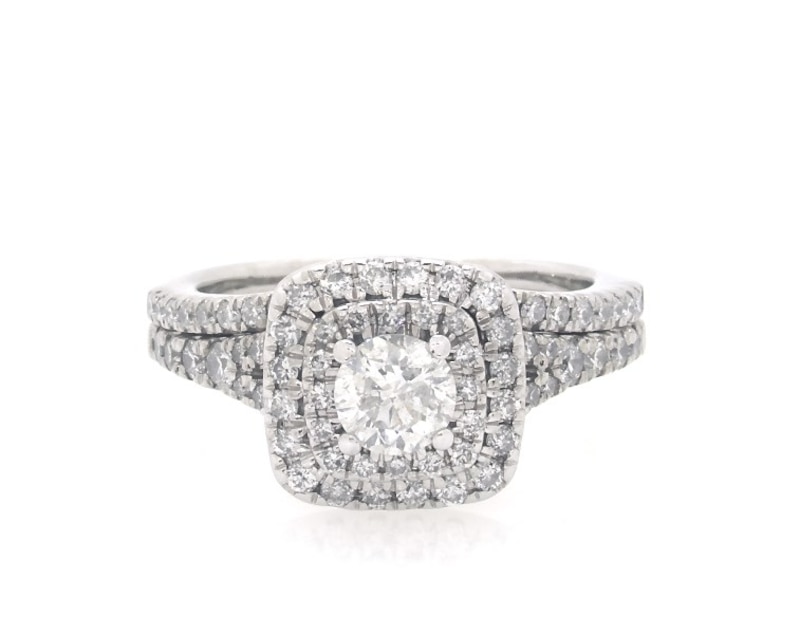 Main Image 1 of Previously Owned Round-Cut Diamond Halo Bridal Set 7/8 ct tw 14K White Gold Size 4.5