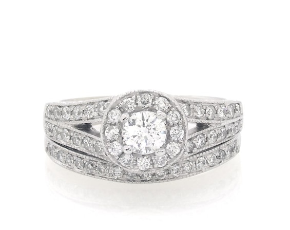 Previously Owned Round-Cut Diamond Halo Bridal Set 3/4 ct tw 14K White Gold Size 5.25