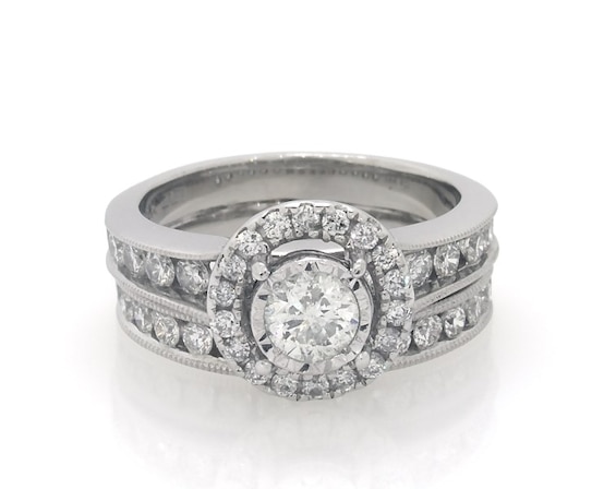 Previously Owned Round-Cut Diamond Halo Bridal Set 1-3/ ct tw 14K White Gold Size