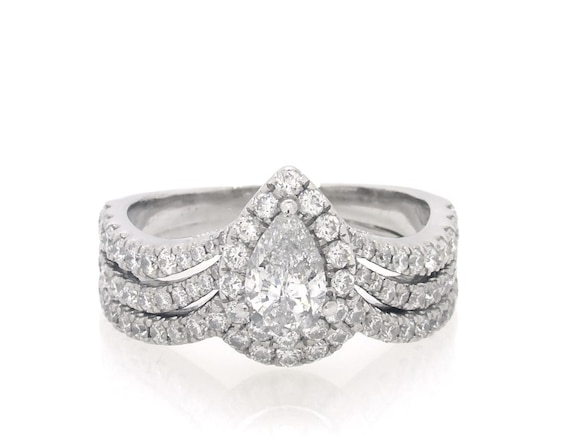 Previously Owned Neil Lane Studio Pear-Shaped Diamond Halo Bridal Set 1-1/3 ct tw 14K White Gold Size 5.25