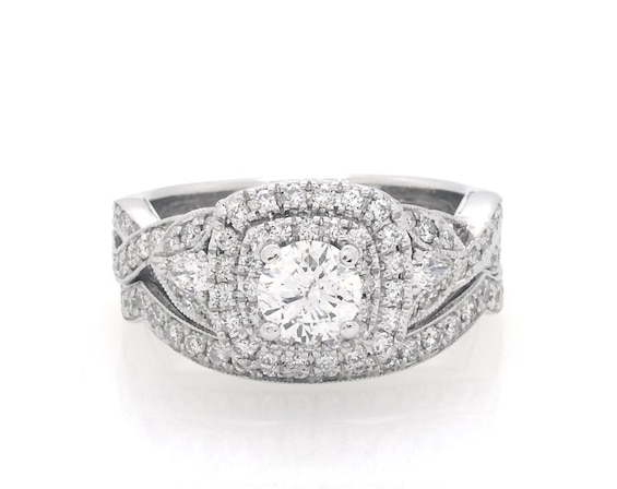 Previously Owned Neil Lane Round-Cut Diamond Halo Bridal Set 1-1/3 ct tw 14K White Gold Size 5.75