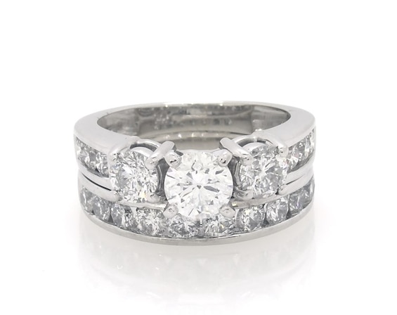 Previously Owned Round-Cut Three-Stone Diamond Bridal Set 2-1/8 ct tw 14K White Gold Size 4.25