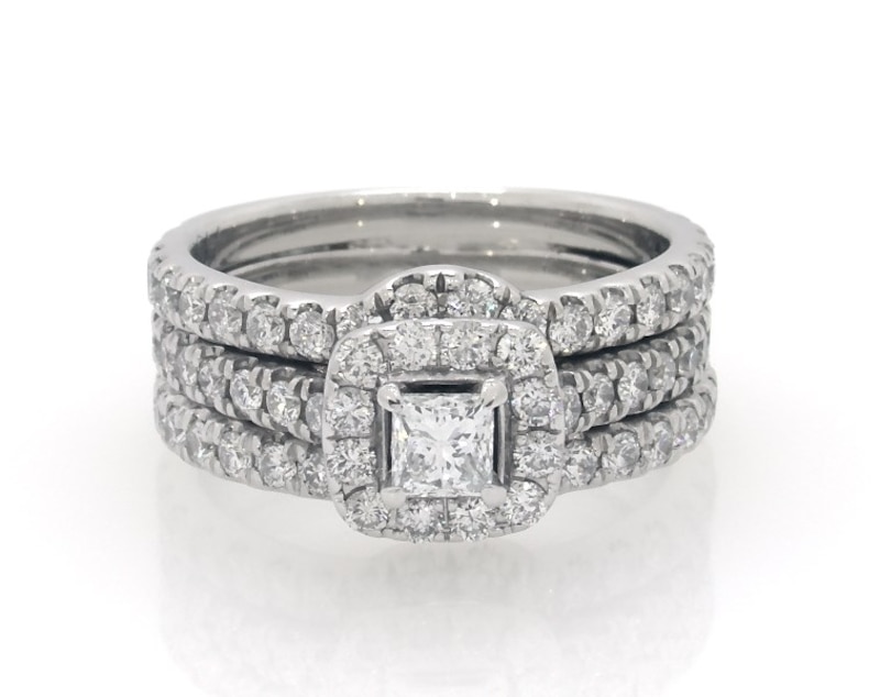 Main Image 1 of Previously Owned Princess-Cut Diamond Halo Bridal Set 1-1/2 ct tw 14K White Gold Size 6.25