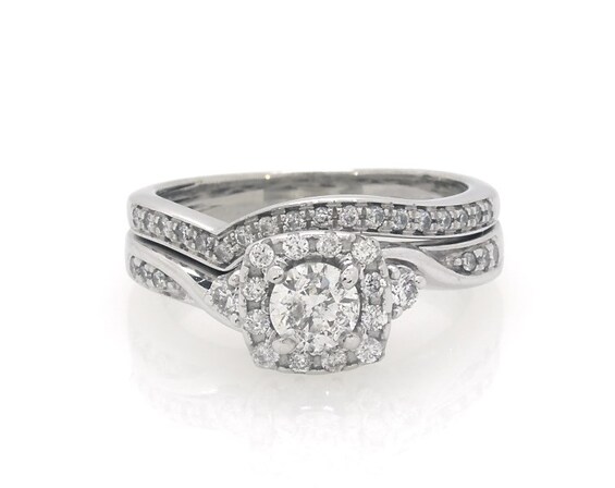 Previously Owned Round-Cut Diamond Halo Bridal Set 5/8 ct tw 14K White Gold Size 5.5