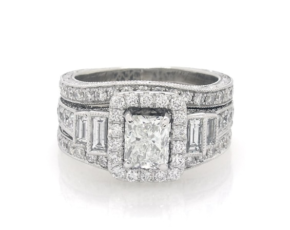 Previously Owned Neil Lane Radiant-Cut Diamond Halo Bridal Set 2-3/4 ct tw 14K White Gold Size 5.75
