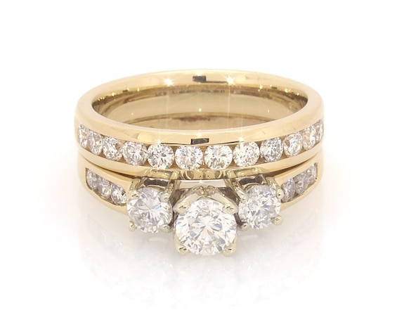 Previously Owned Round-Cut Diamond Three-Stone Bridal Set 1-3/8 ct tw 14K Yellow Gold Size 6.5