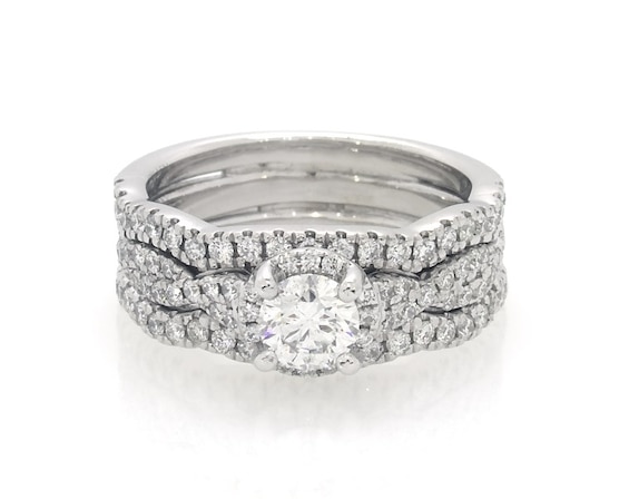 Previously Owned Round-Cut Diamond Halo Twist Shank Bridal Set / ct tw 14K White Gold Size