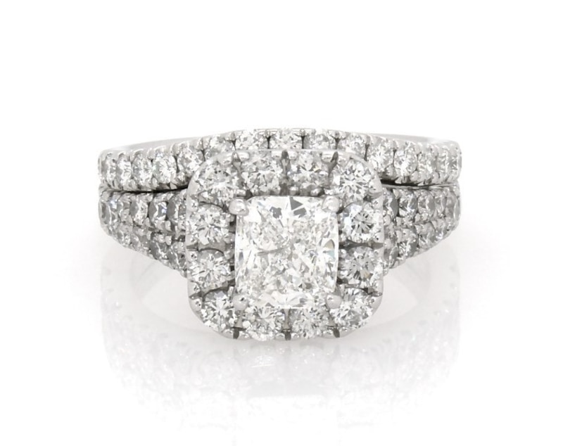 Main Image 1 of Previously Owned Neil Lane Cushion-Cut Diamond Halo Bridal Set 2-1/2 ct tw 14K White Gold Size 6.75