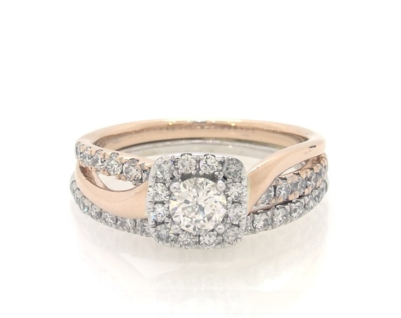 Previously Owned Round-Cut Diamond Halo Bridal Set 7/8 ct tw 10K White & 14K Two-Tone Gold Size 6.75