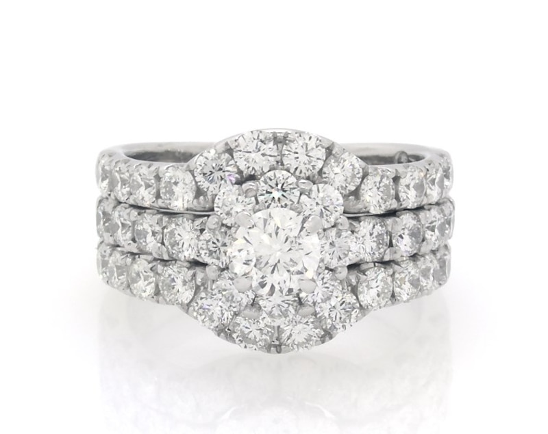 Main Image 1 of Previously Owned THE LEO Diamond Round-Cut Halo Bridal Set 2-1/2 ct tw 14K White Gold Size 6.5