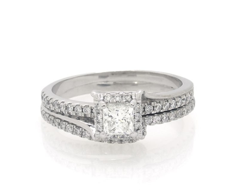 Main Image 1 of Previously Owned Princess-Cut Diamond Halo Bridal Set 7/8 ct tw 14K White Gold Size 7.75