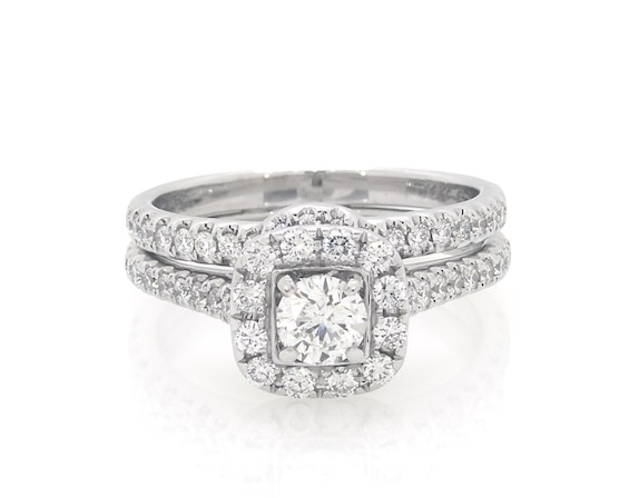 Previously Owned THE LEO First Light Round-Cut Diamond Halo Bridal Set 1 ct tw 14K White Gold Size 5