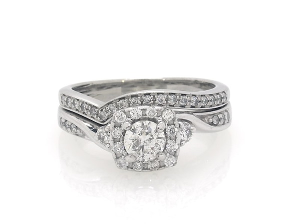 Previously Owned Round-Cut Diamond Halo Bridal Set 5/8 ct tw 14K White Gold Size 4.5