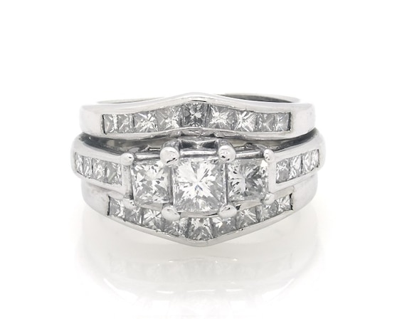 Previously Owned Princess-Cut Diamond Three-Stone Bridal Set 2-1/5 ct tw 14K White Gold Size 7
