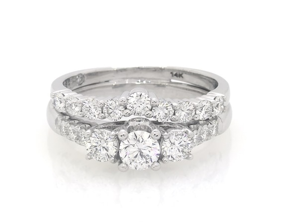 Previously Owned THE LEO Diamond Round-Cut Three-Stone Bridal Set 1-3/8 ct tw 14K White Gold Size 7.5